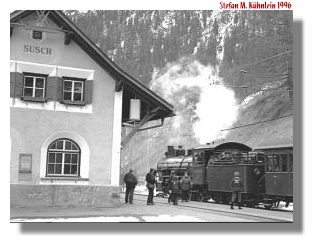 Achtung: Foto von 1996. Feuer und Eis eigene Aufnahme im Bahnhof Susch. 